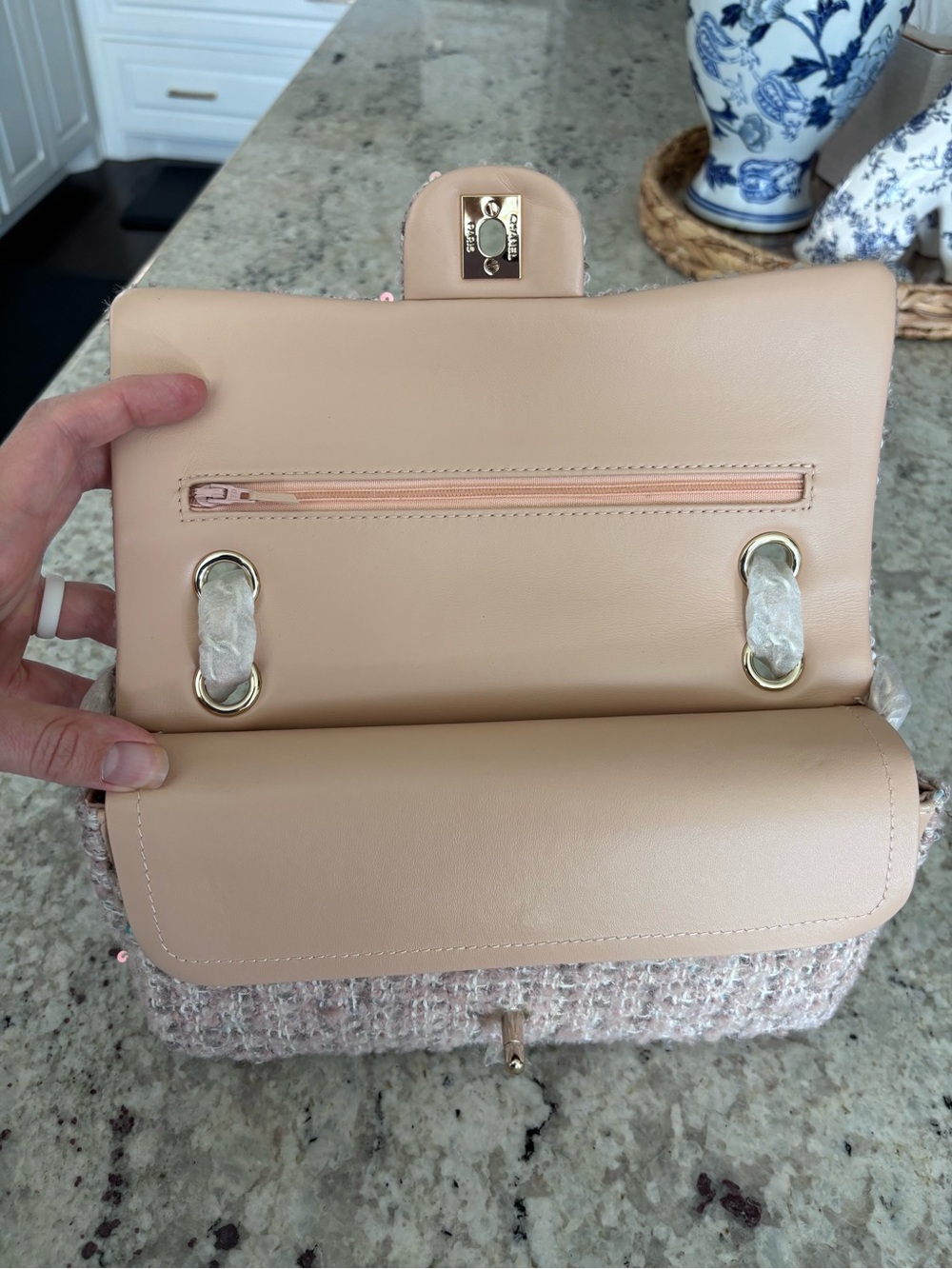 NEW Pink Tweed Shoulder Bag with Champagne Gold Hardware - Picture 5 of 6